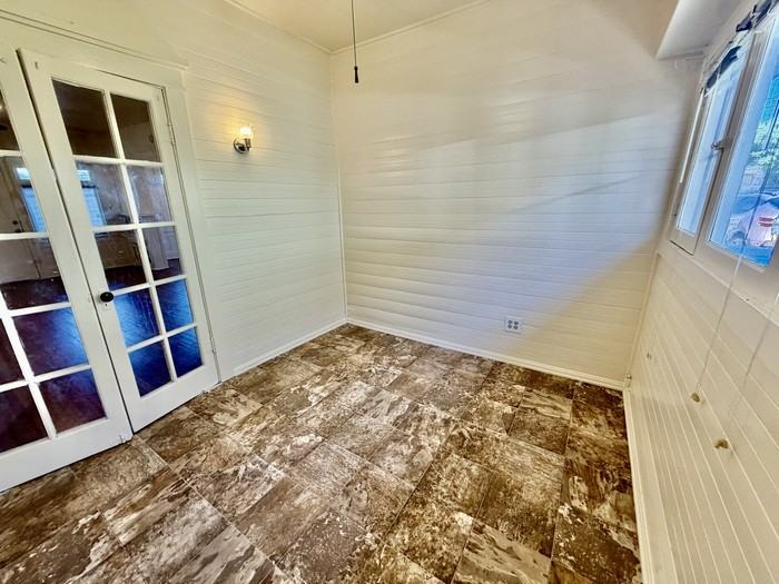 1905 32nd St - Photo 7 of 13