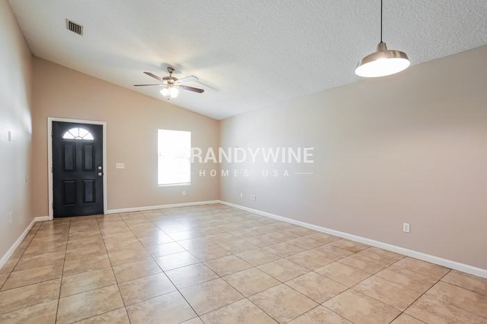 628 4th Ave S - Photo 4 of 19