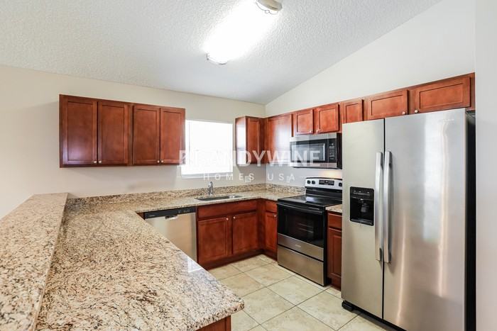 628 4th Ave S - Photo 6 of 19