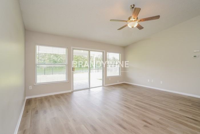 3159 Wavering Ln - Photo 4 of 20