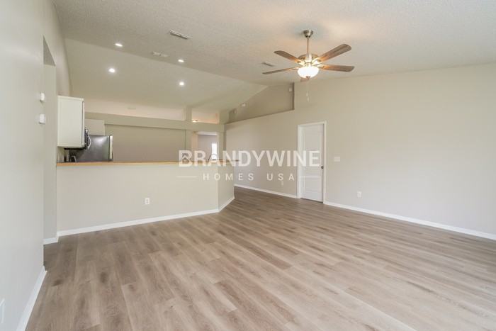 3159 Wavering Ln - Photo 5 of 20