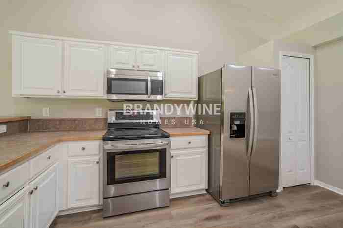 3159 Wavering Ln - Photo 6 of 20