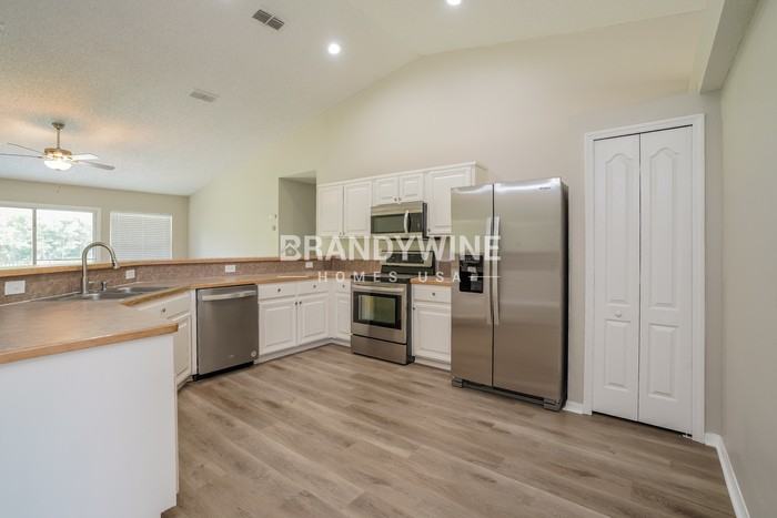3159 Wavering Ln - Photo 7 of 20