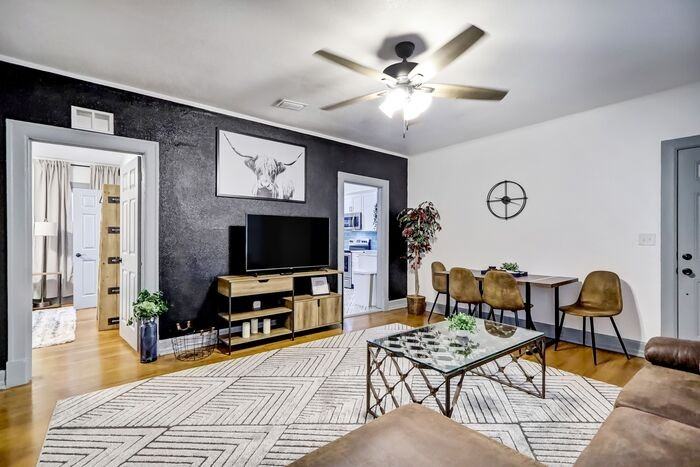 136 Phelps St - Photo 4 of 17