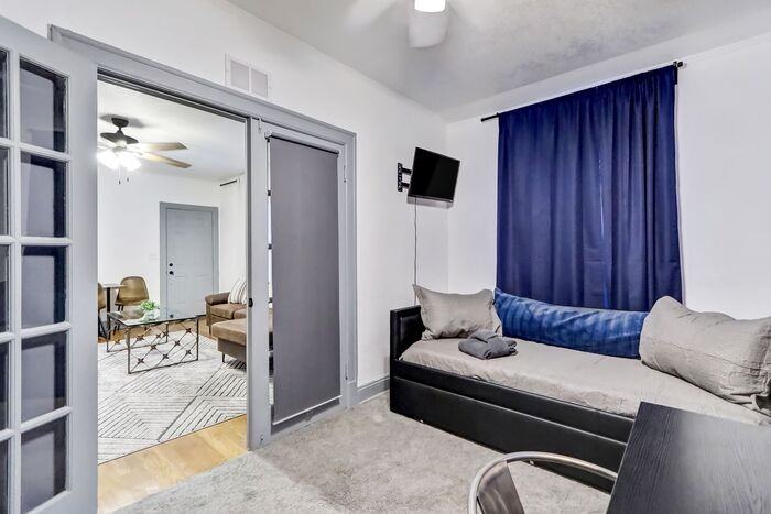 136 Phelps St - Photo 6 of 17