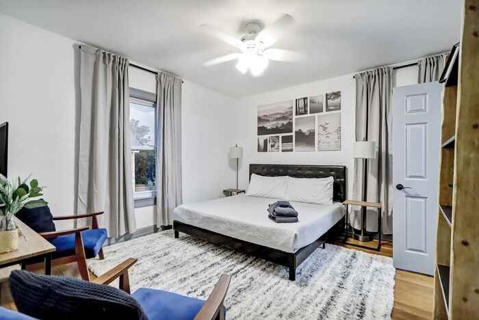 136 Phelps St - Photo 7 of 17
