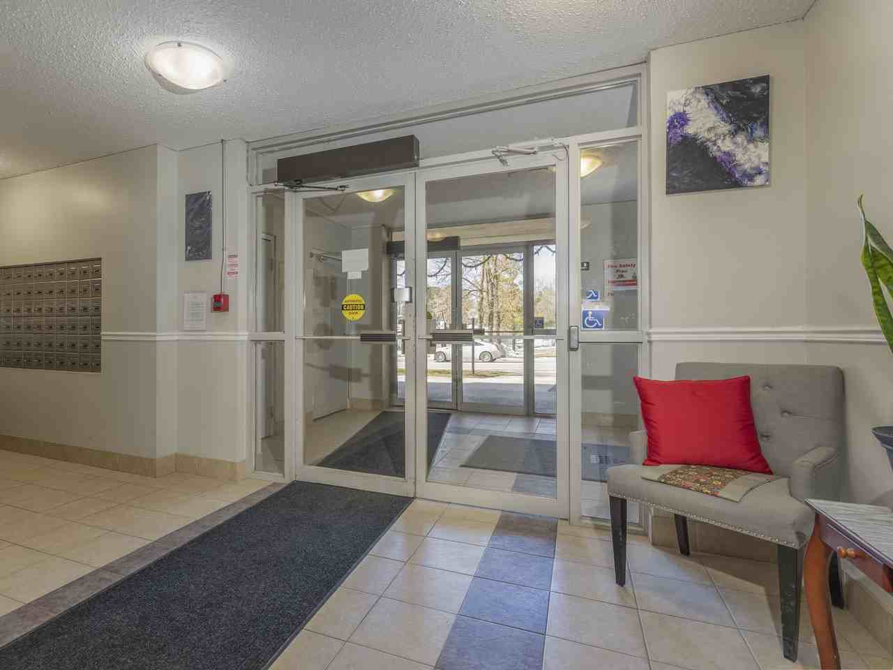 Hanover Tower Apartments - Photo 4 of 24