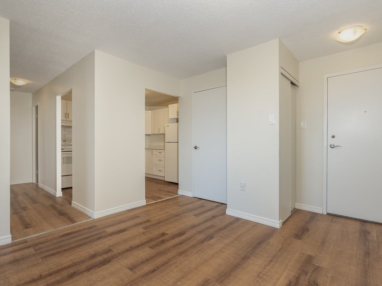 Hanover Tower Apartments - Photo 5 of 24