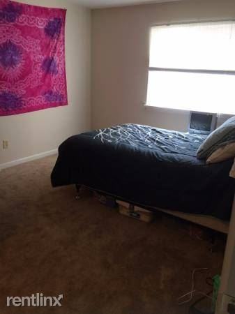 114 Foxwood Dr - Photo 3 of 20