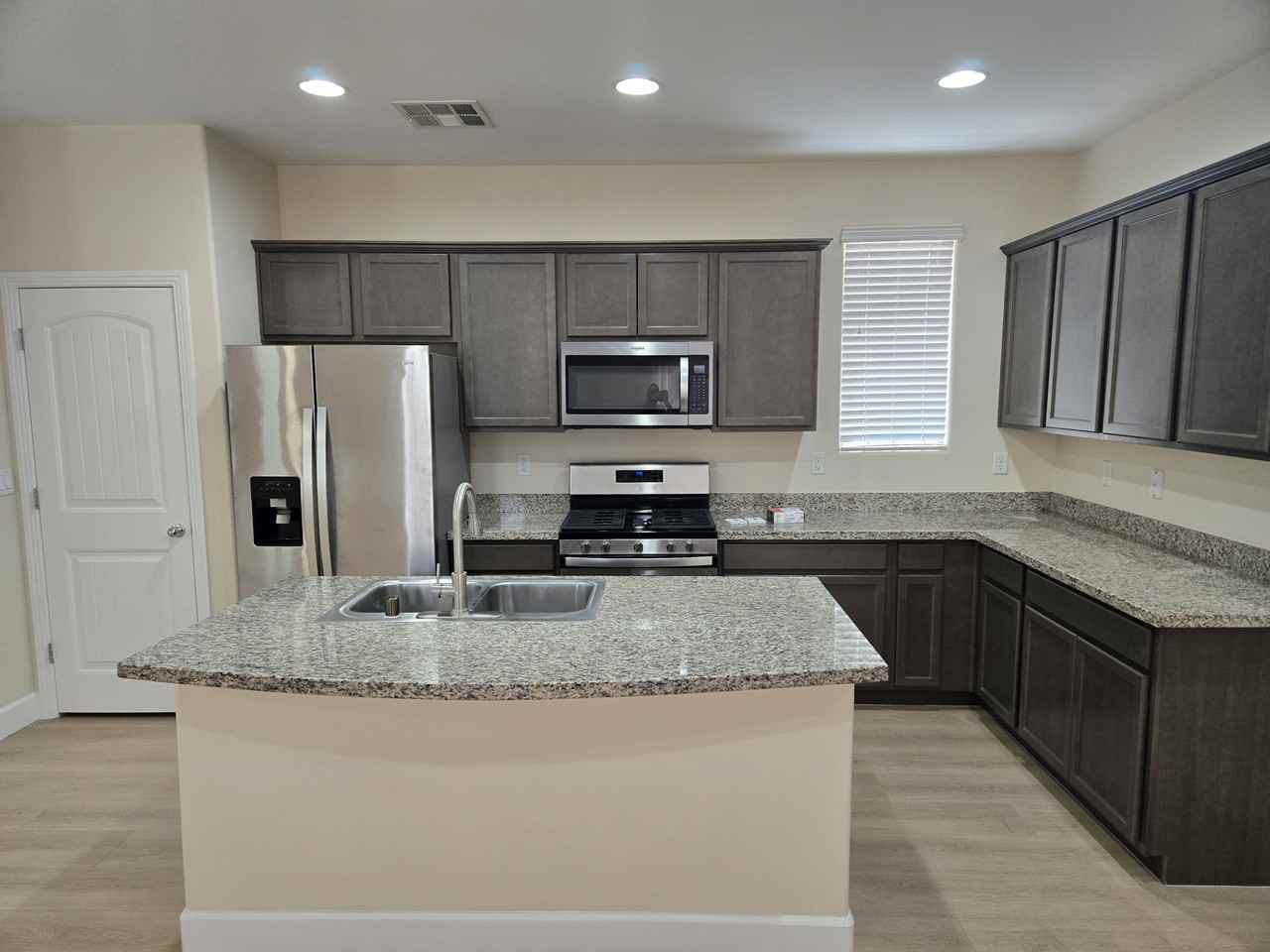 2715 Hammetts Landing Walk #1 - Photo 4 of 10