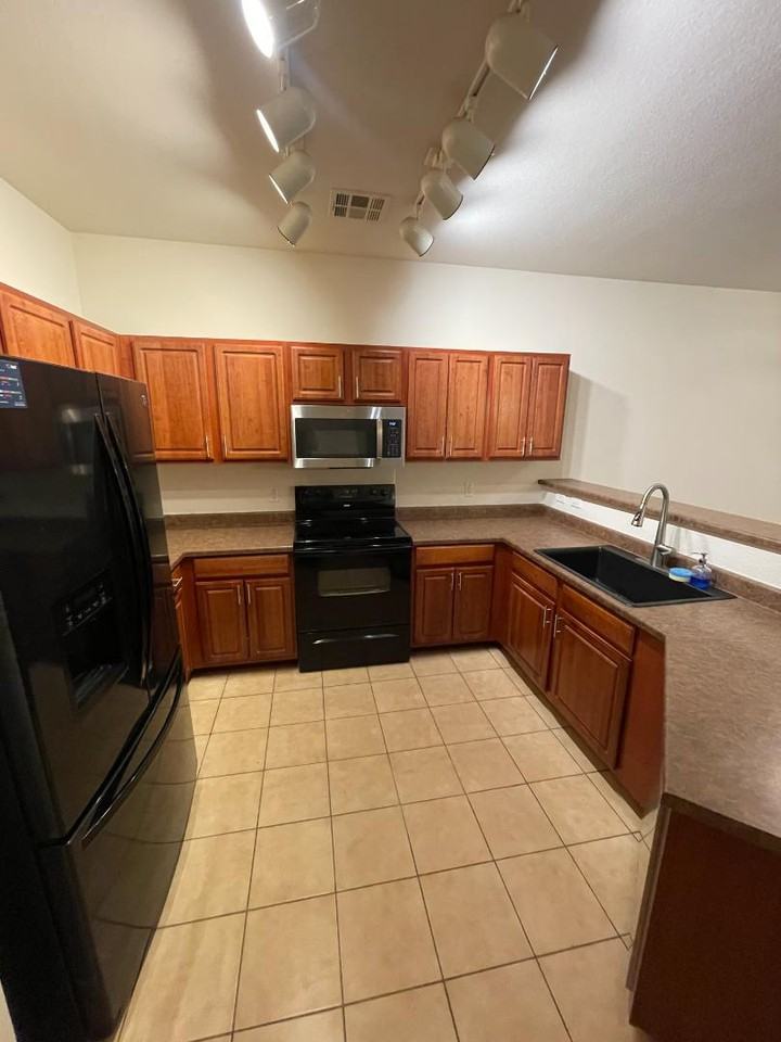 1702 E Bell Rd - Photo 3 of 20