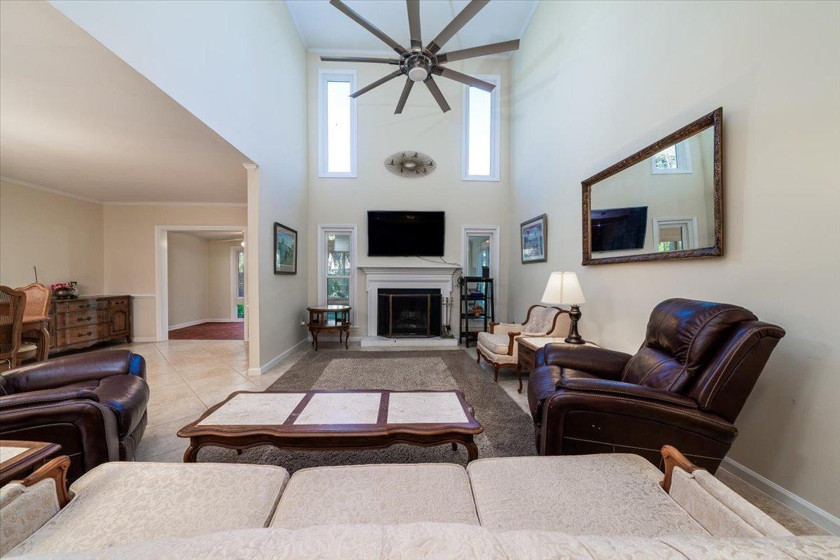 1206 Ventura Pl - Photo 2 of 11