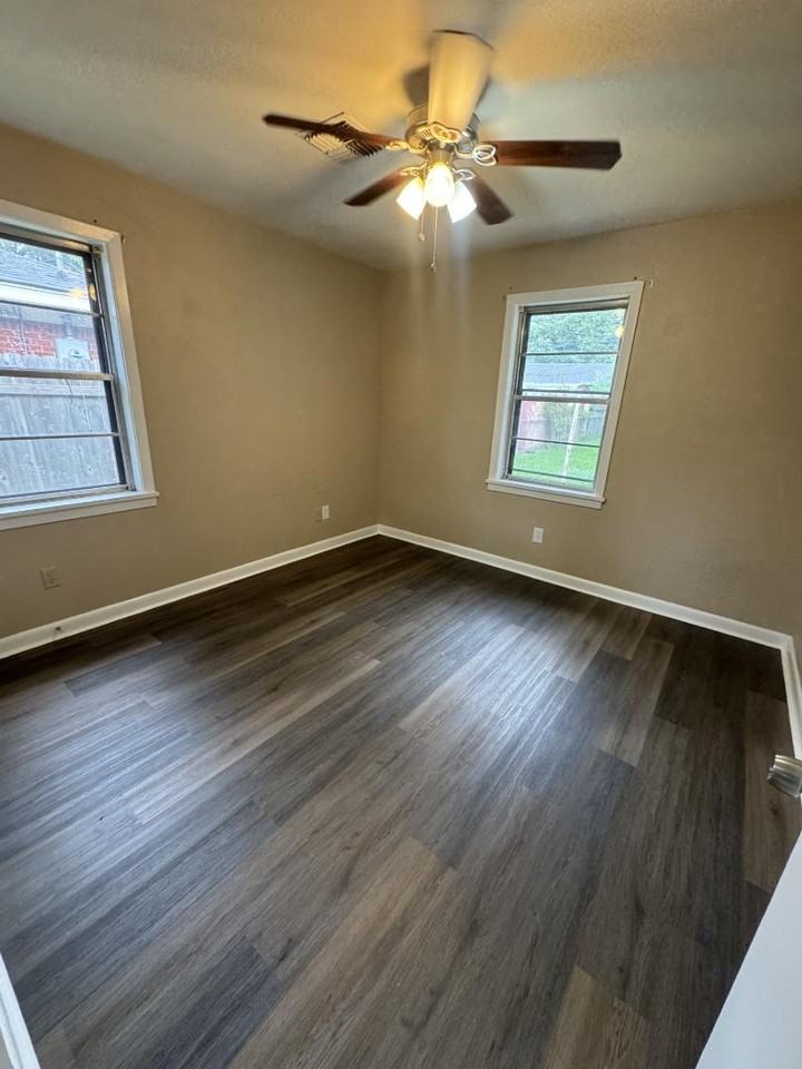 1704 Bradley St - Photo 3 of 16
