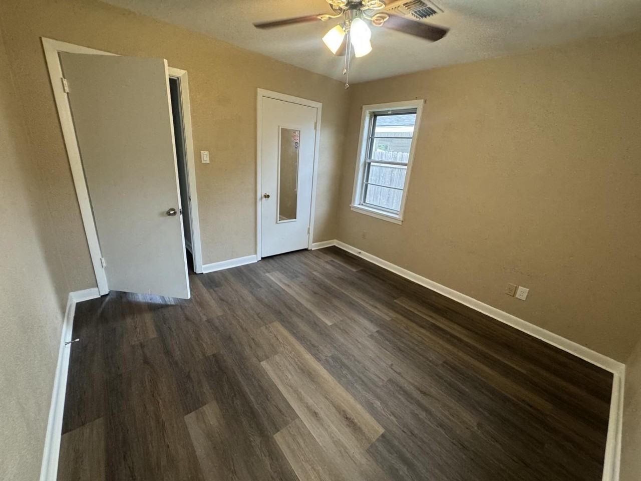 1704 Bradley St - Photo 5 of 16