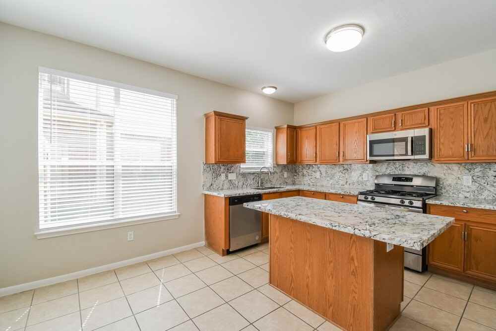 1060 Cabot Cv - Photo 7 of 17