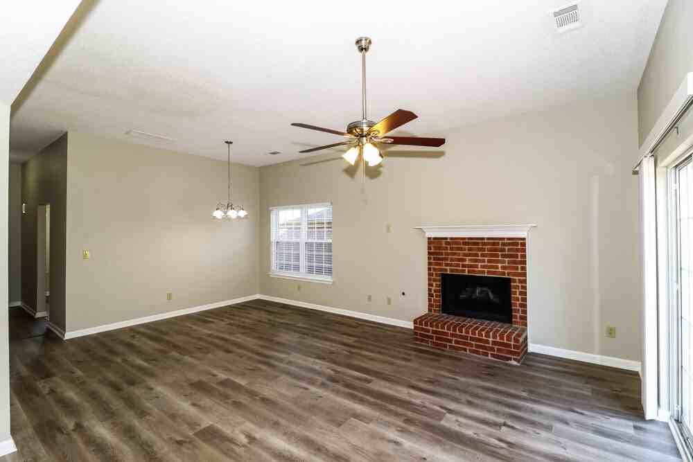 1024 Scofield Dr - Photo 6 of 17
