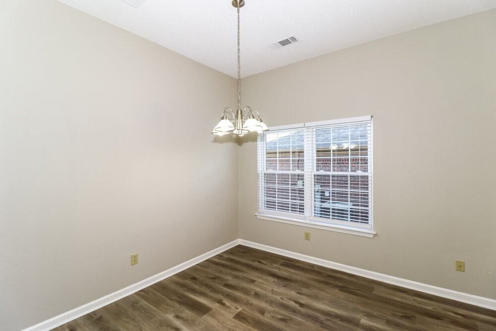1024 Scofield Dr - Photo 7 of 17