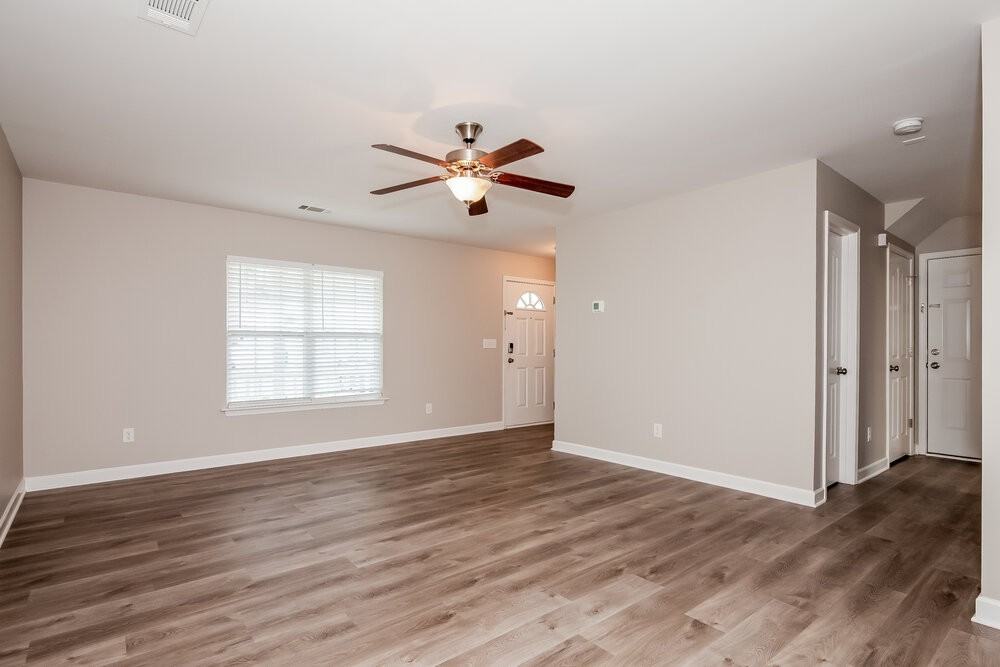 4709 Brewer Dr - Photo 4 of 17