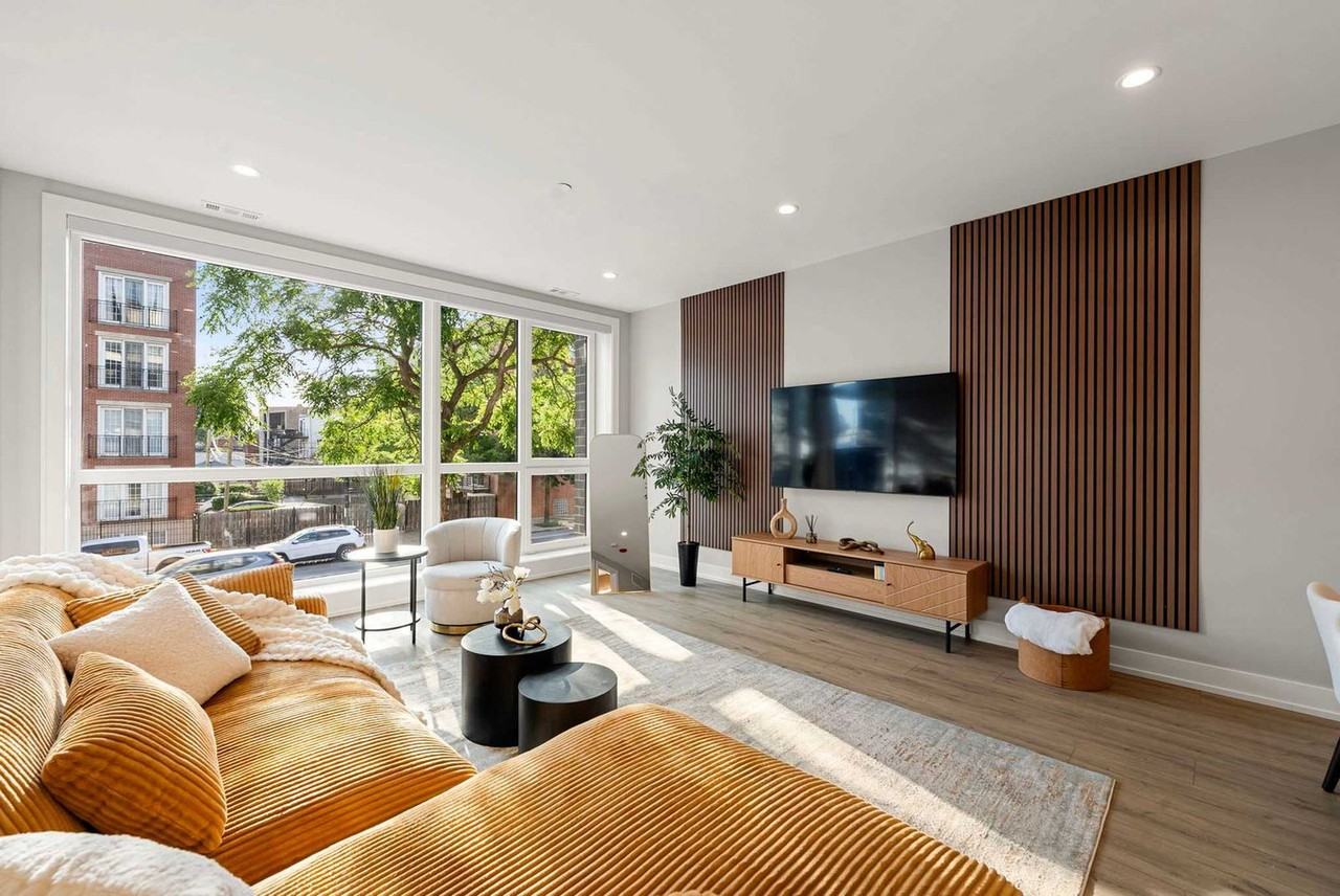 2344 W Polk St #1253893P - Photo 4 of 40