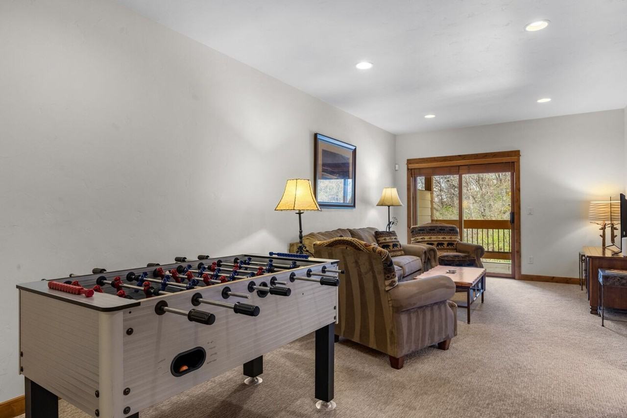 2137 Overlook Dr #1564303P - Photo 4 of 40