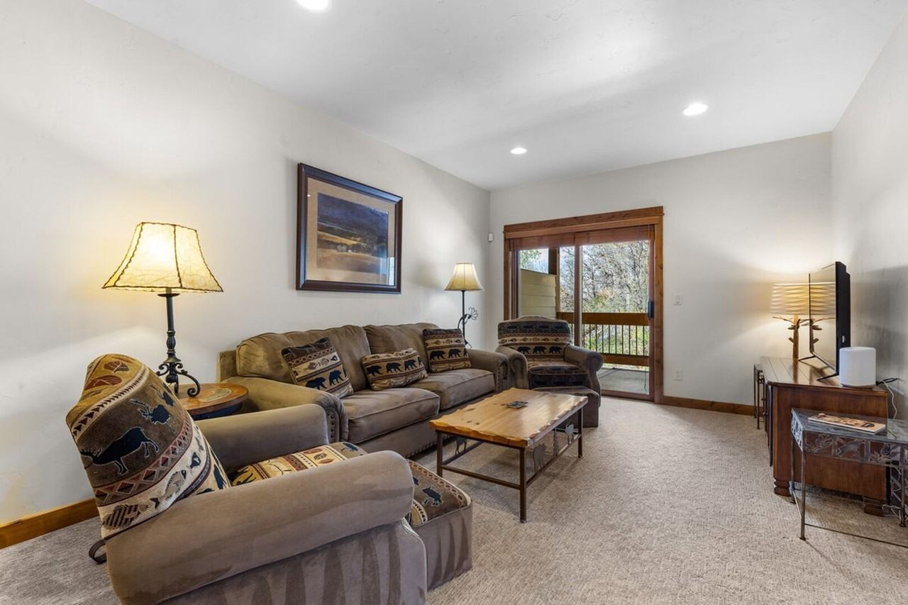 2137 Overlook Dr #1564303P - Photo 6 of 40
