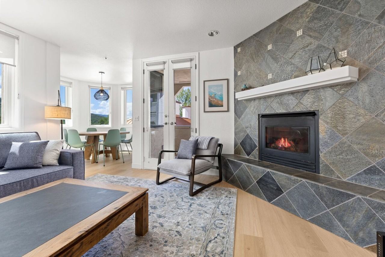 2546 Evergreen Ln #1564297P - Photo 7 of 50