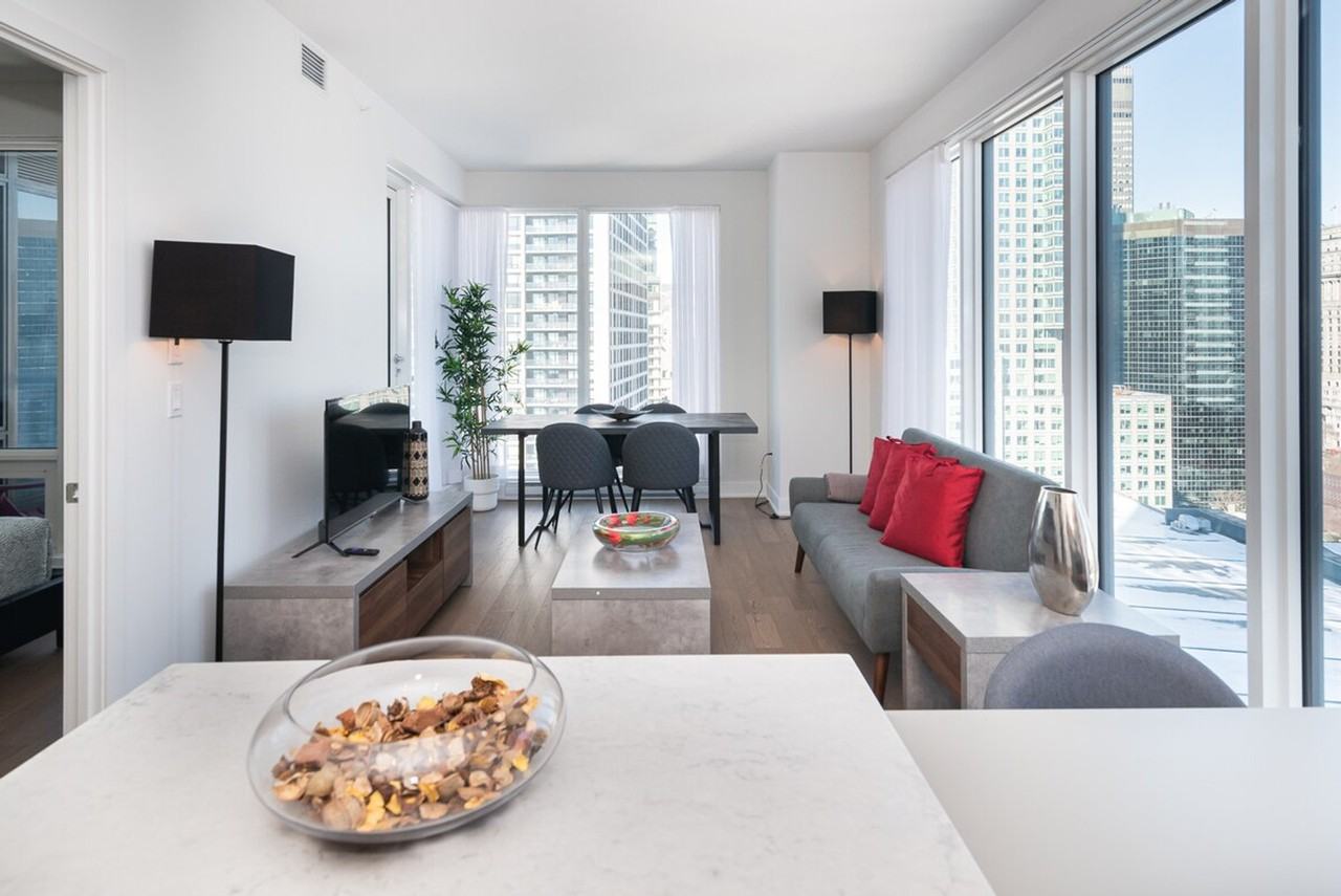 1268 Rue Saint-Antoine O #1570230P - Photo 2 of 31