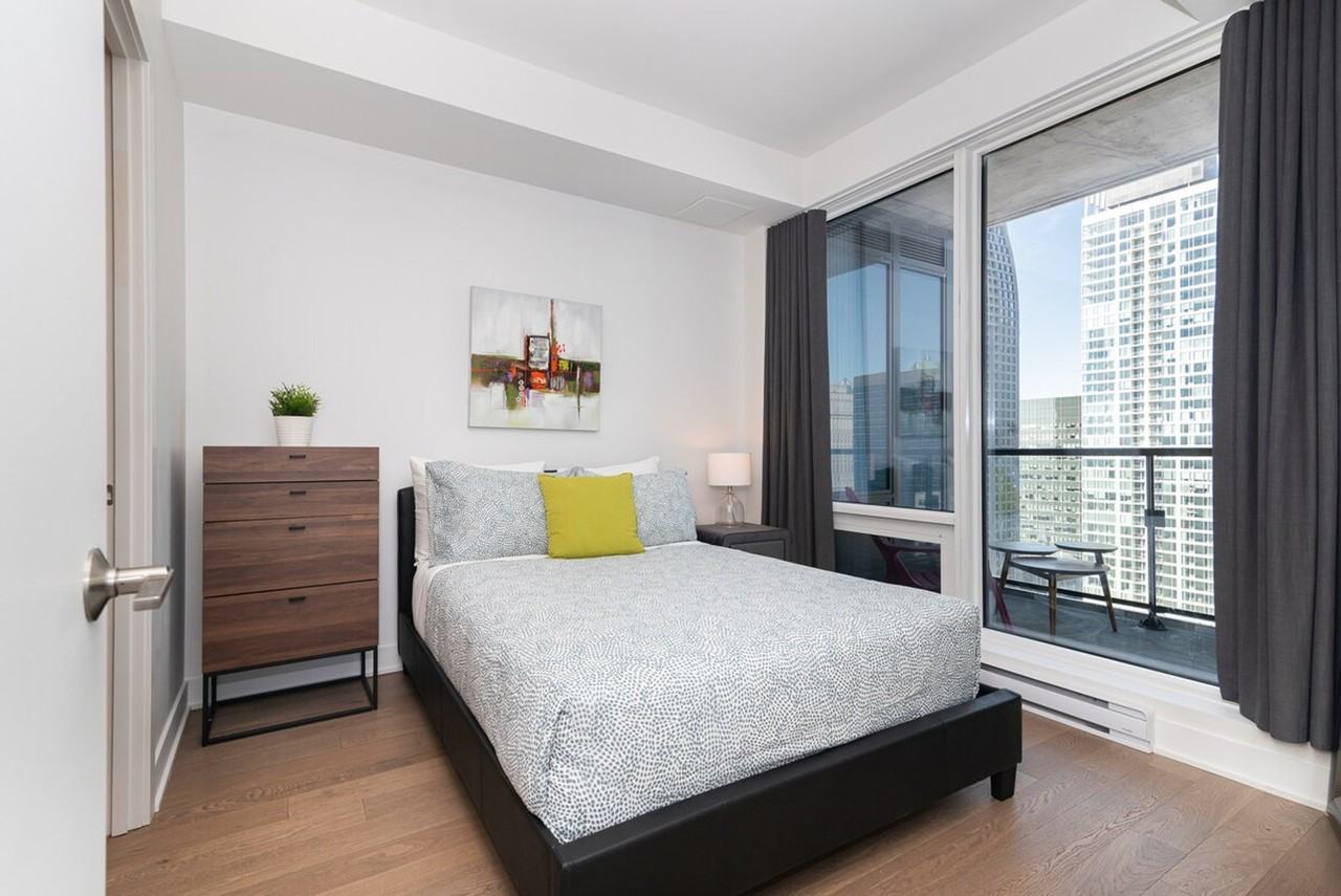 1268 Rue Saint-Antoine O #1570230P - Photo 3 of 31