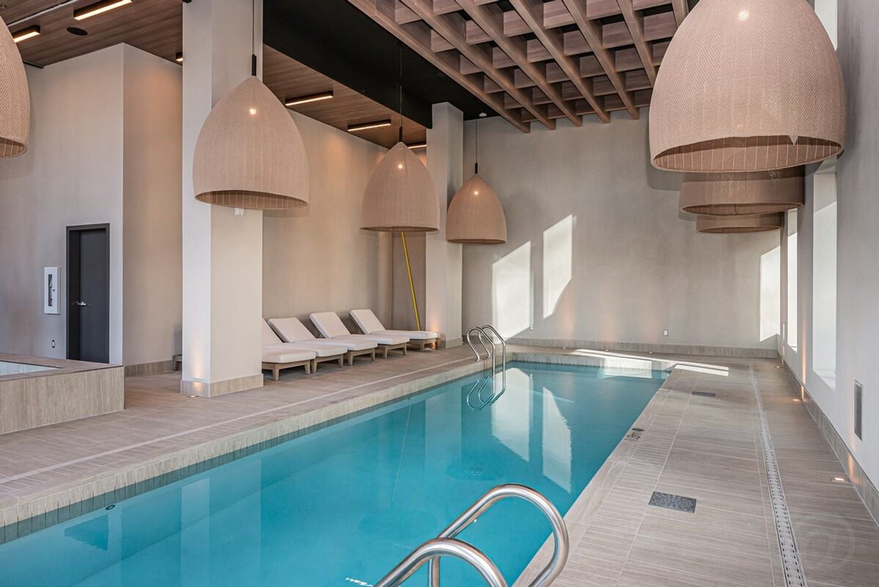 1268 Rue Saint-Antoine O #1570230P - Photo 5 of 31