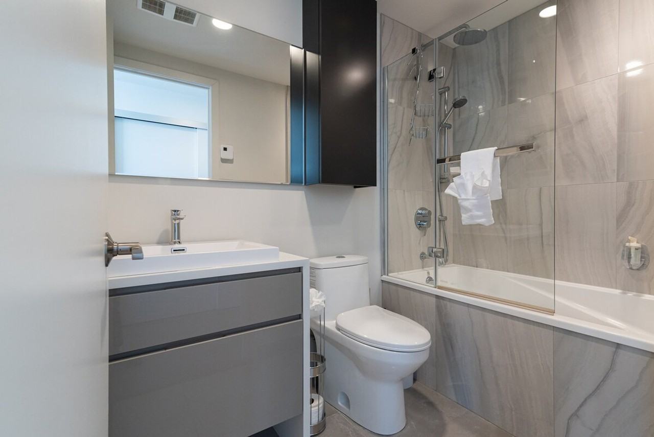 1268 Rue Saint-Antoine O #1570230P - Photo 7 of 31