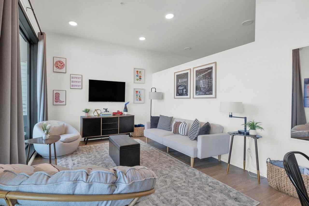 918 King Hollands Ave #1570995P - Photo 4 of 34