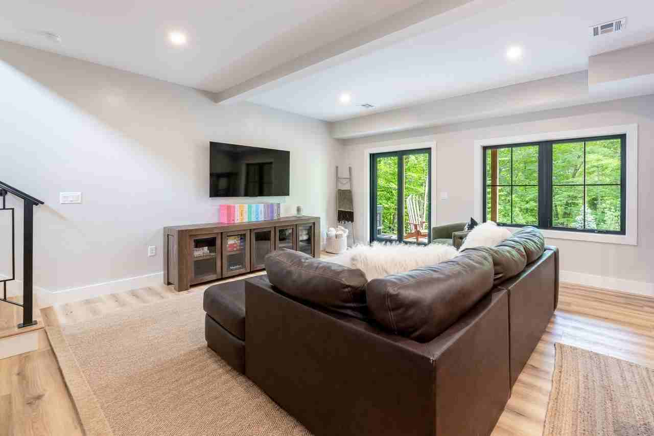 11 Friendship Court #1571353P - Photo 4 of 37