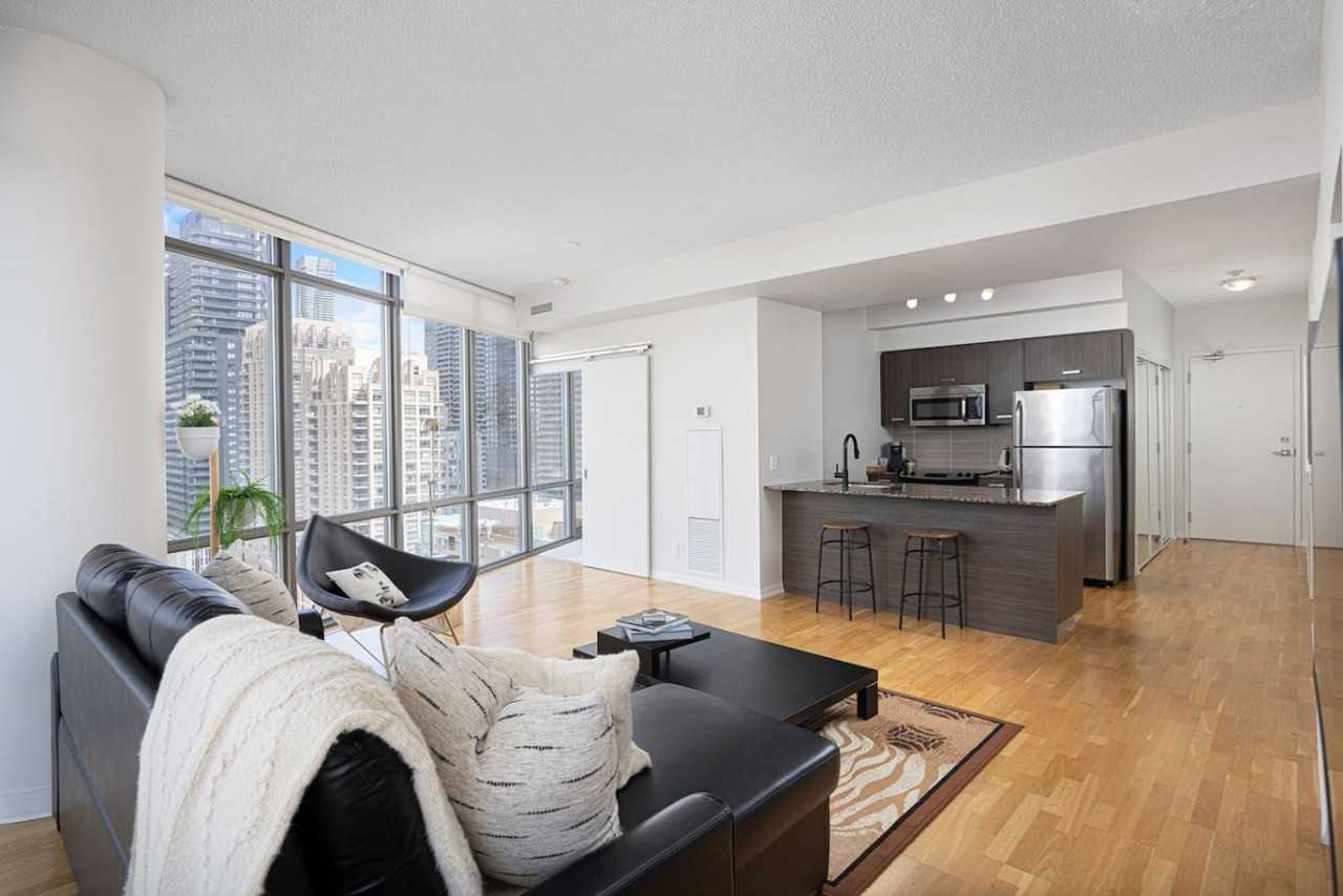 610 Bay St #1571647P - Photo 4 of 31