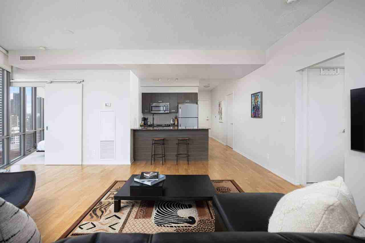 610 Bay St #1571647P - Photo 7 of 31