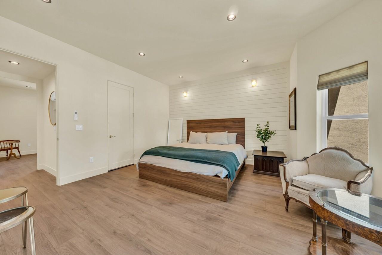 207 3rd St #1569678P - Photo 4 of 28