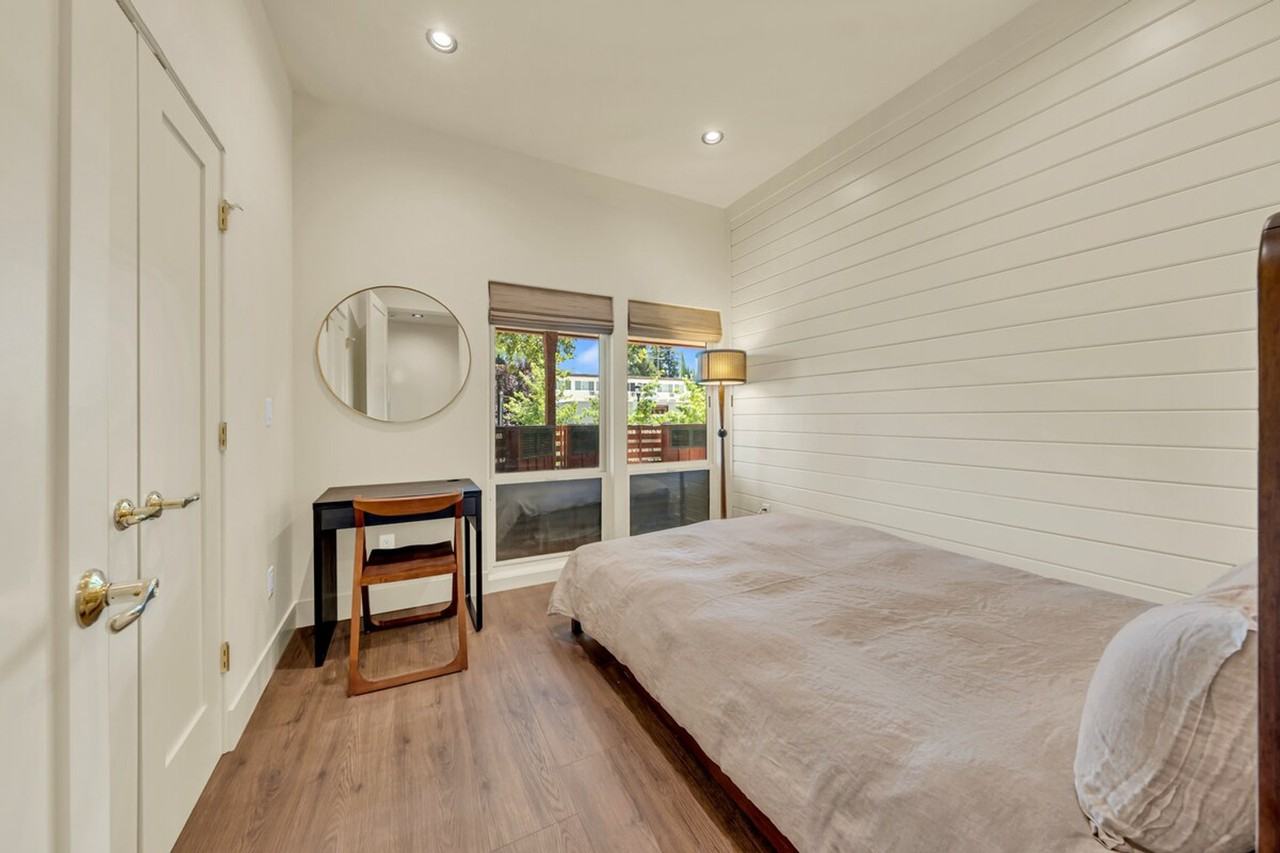 207 3rd St #1569678P - Photo 6 of 28