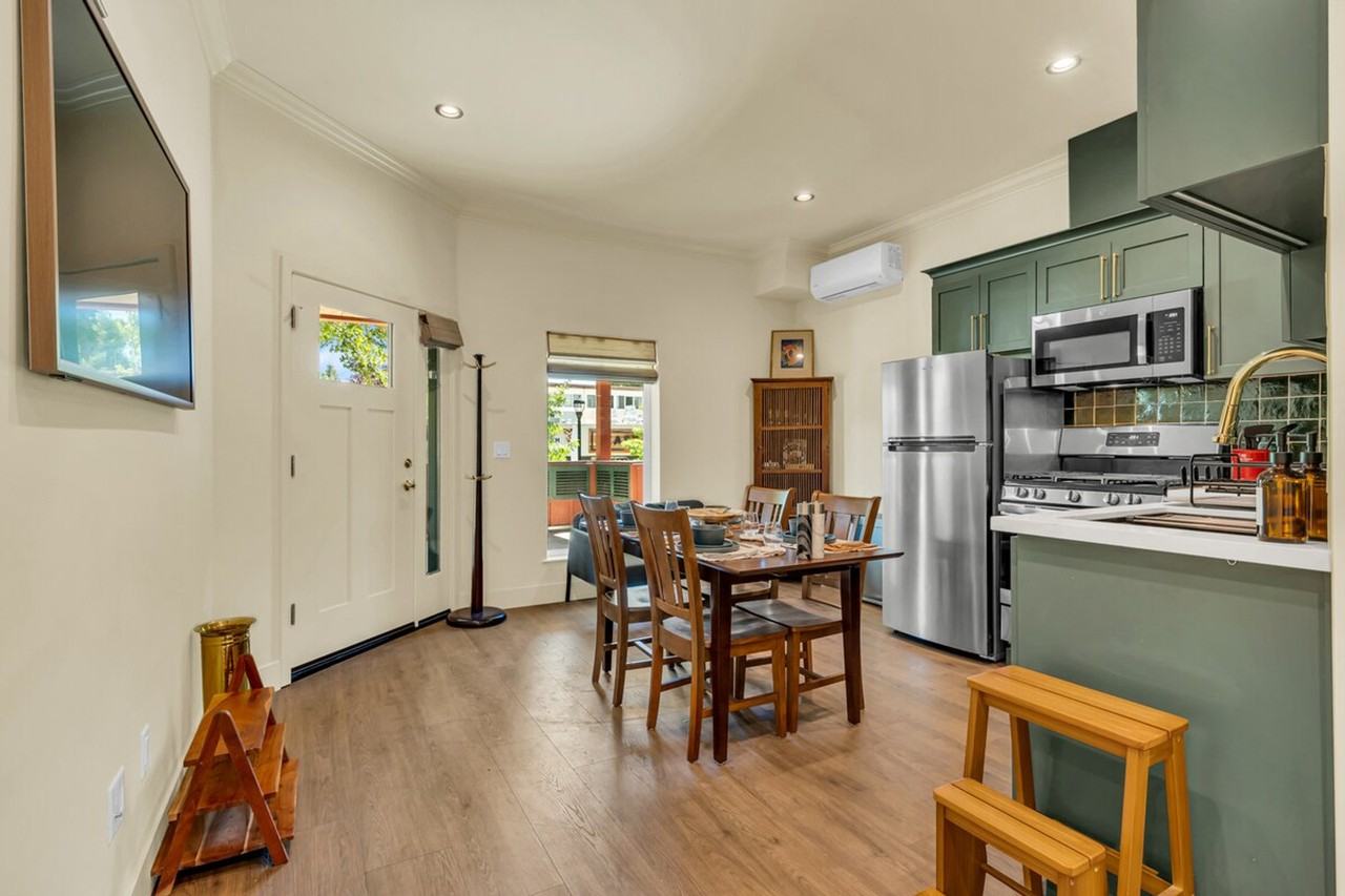 207 3rd St #1569678P - Photo 7 of 28