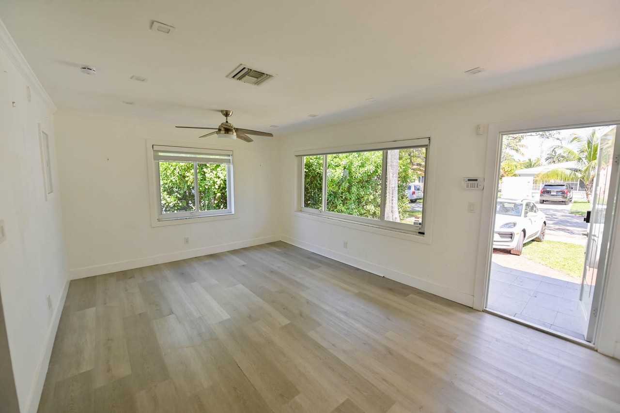 1532 Fletcher Street - Photo 4 of 18