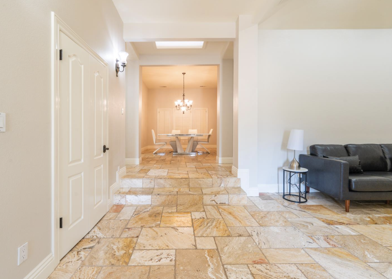 585 E Chesapeake Cir #1 - Photo 5 of 37
