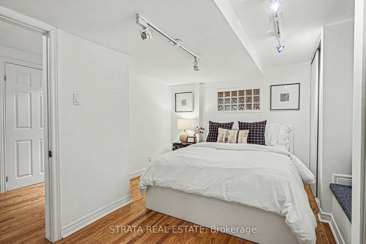 423 Manor Road East - Photo 18