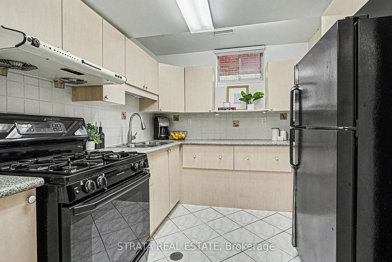 423 Manor Road East - Photo 17