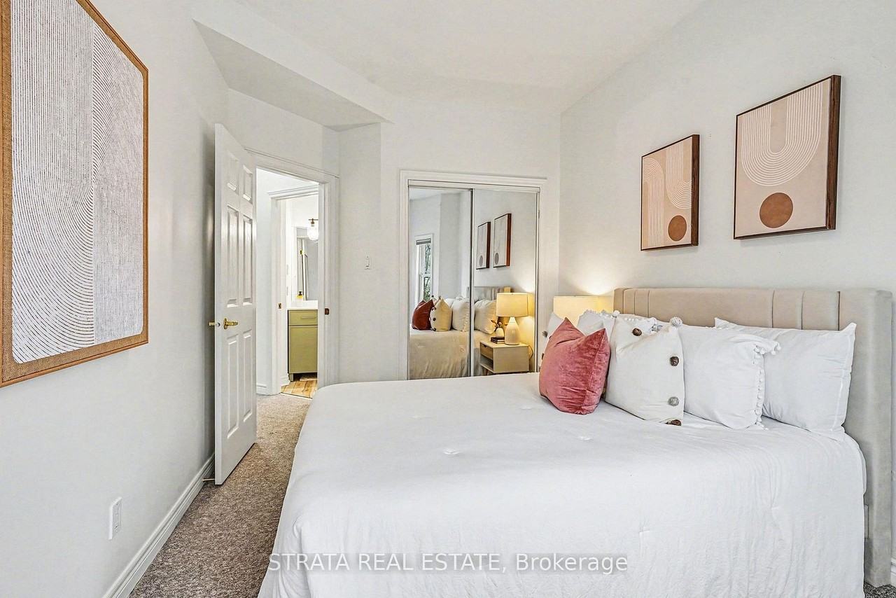 423 Manor Road East - Photo 24