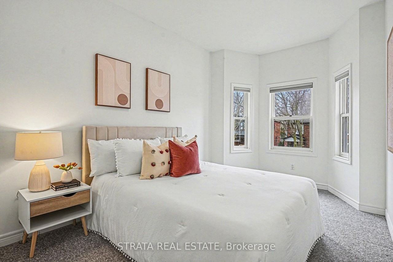 423 Manor Road East - Photo 23