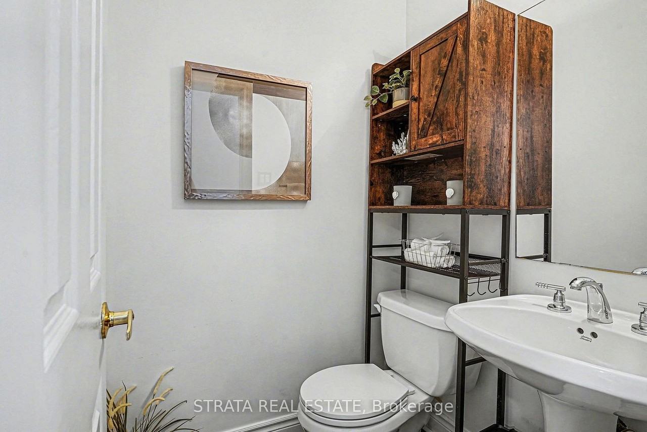 423 Manor Road East - Photo 32