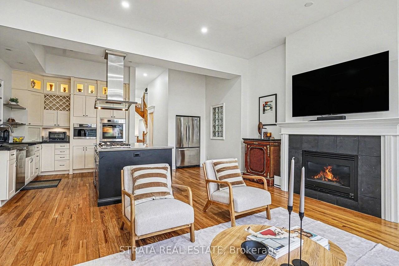 423 Manor Road East - Photo 2 of 36