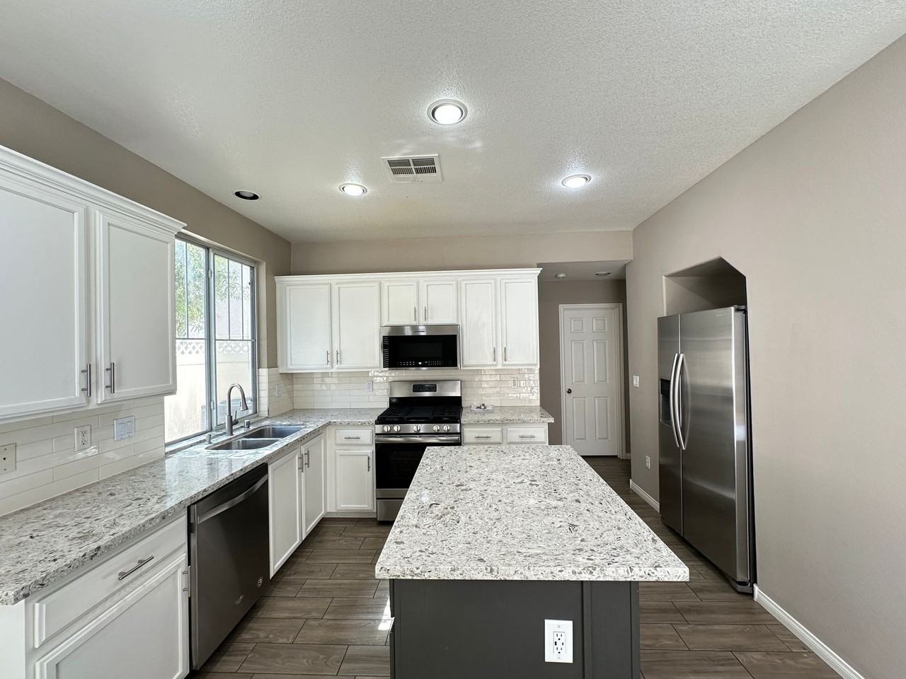 7536 French Springs St - Photo 5 of 19