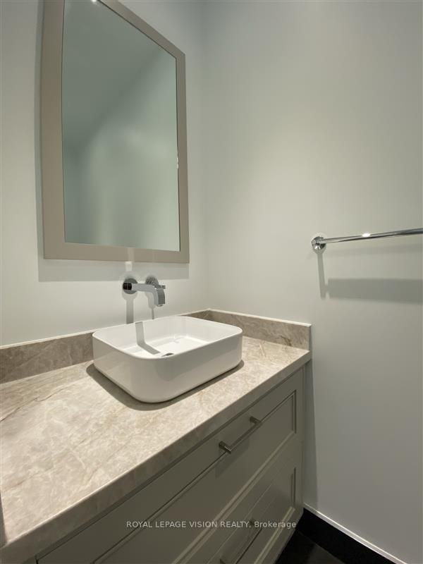 455 Wellington Street West - Photo 14