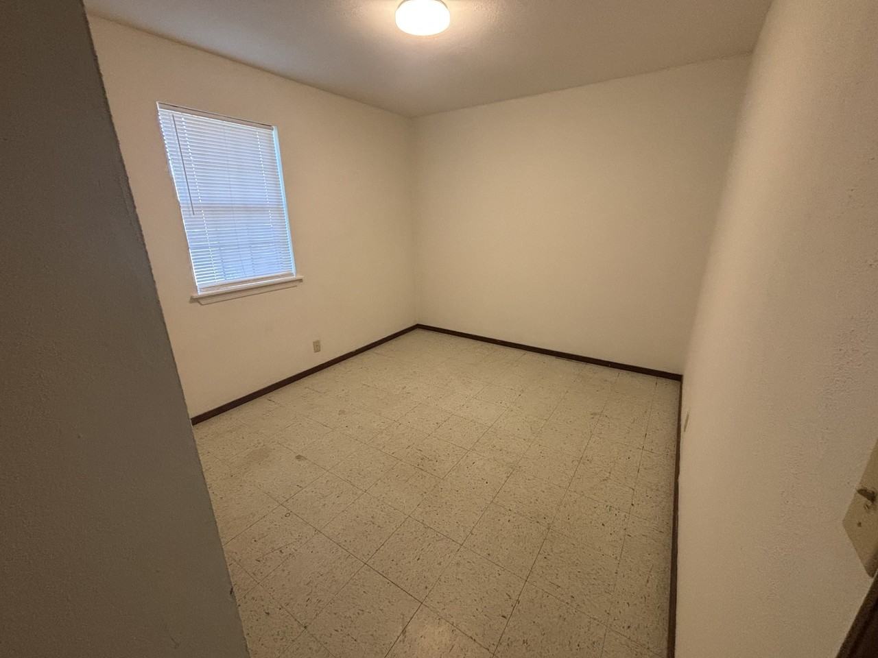 96 Roberts St - Photo 3 of 20