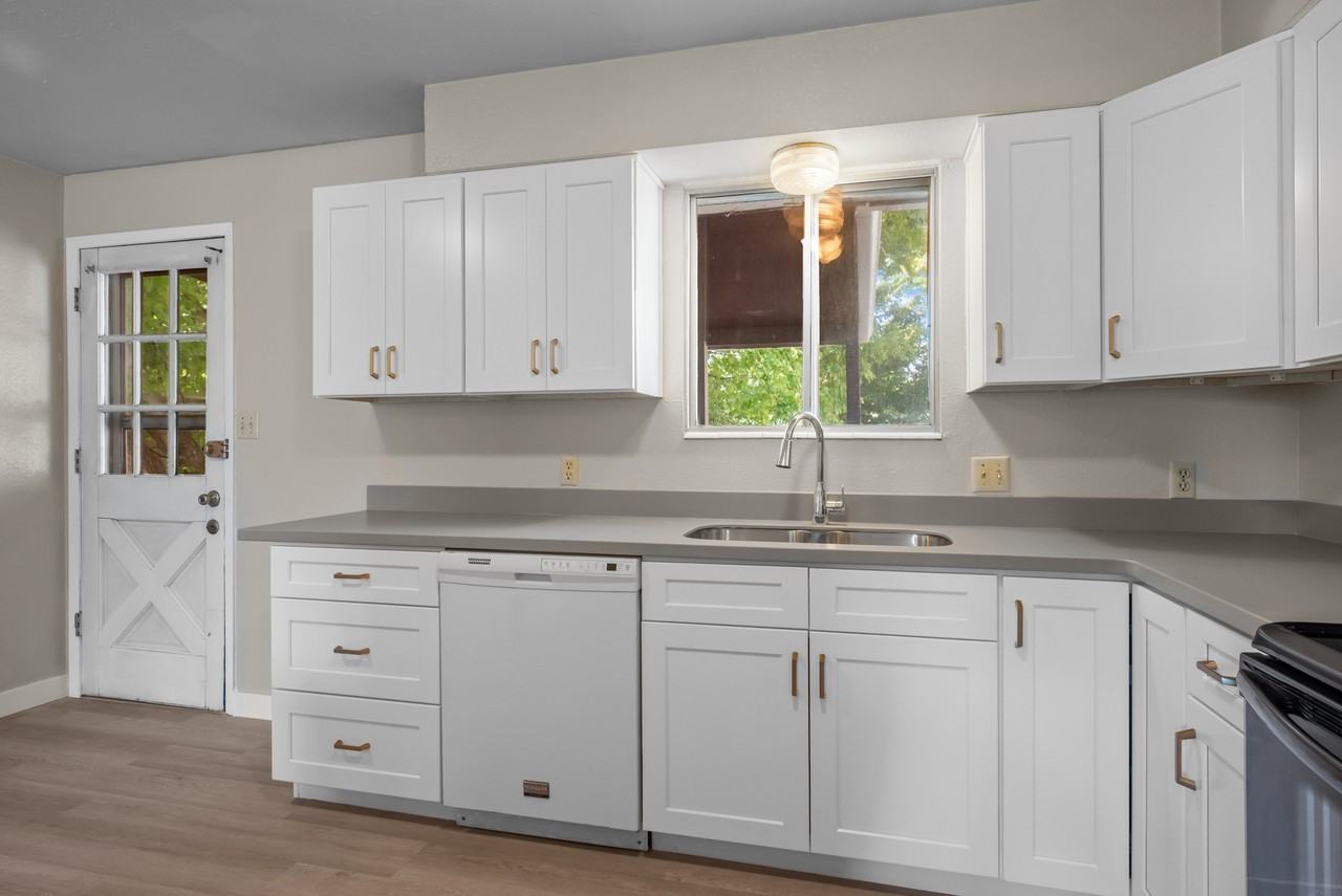 455 Eastnorth - Photo 7 of 26
