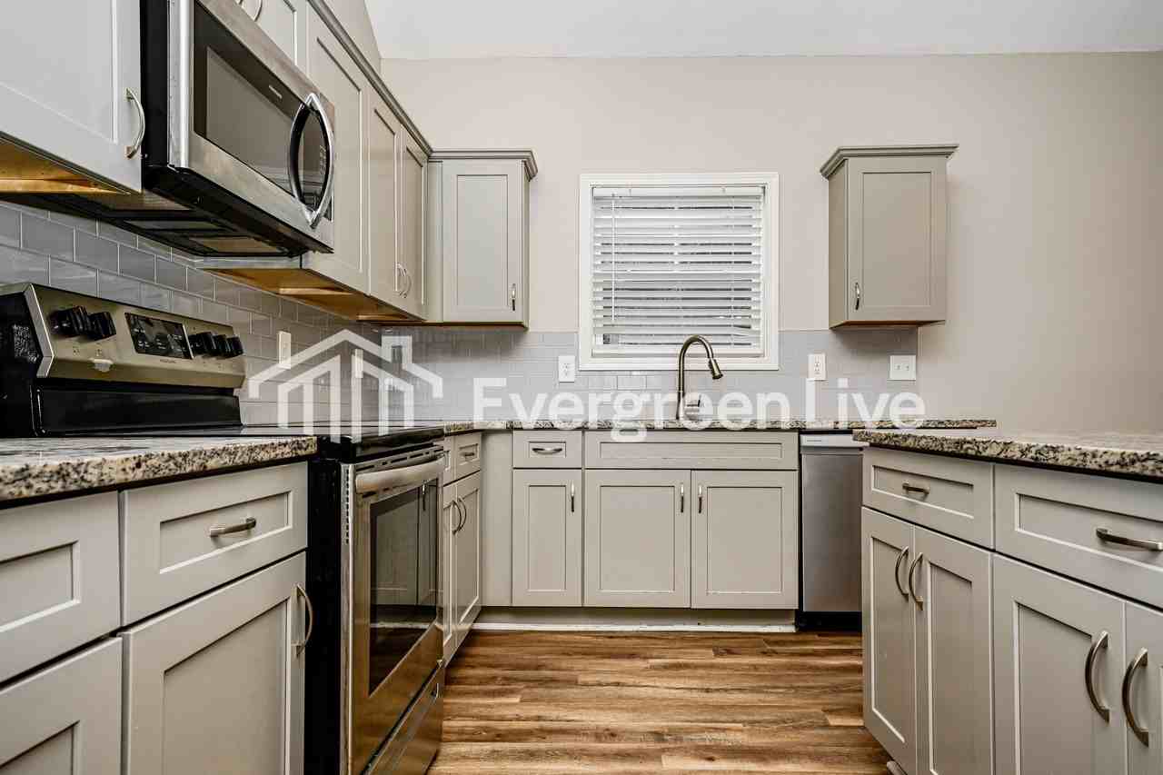 780 Freeman Dr - Photo 4 of 13